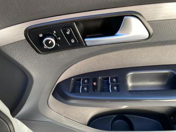 VOLKSWAGEN TOURAN 1.4 TSI SE MPV 5dr DSG AUTO