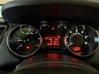 PEUGEOT 5008 1.6 BlueHDi Allure