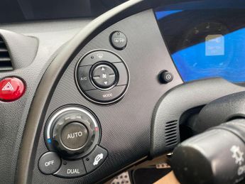 HONDA CIVIC 1.8 i-VTEC ES 5dr