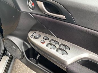 HONDA CIVIC 1.8 i-VTEC ES 5dr