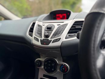 FORD FIESTA 1.4 Zetec 5dr