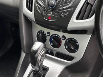 FORD FOCUS 1.6 Zetec Navigator Powershift Euro 5 5dr