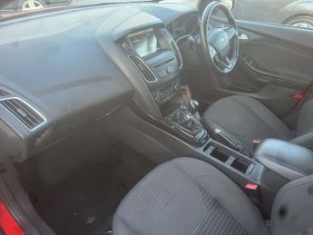 FORD FOCUS 1.0 T EcoBoost Titanium