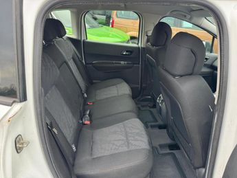 PEUGEOT 3008 1.6 HDi Sport