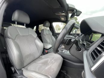 AUDI Q5 2.0 TDI S line