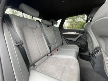 AUDI Q5 2.0 TDI S line