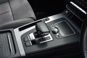 AUDI Q5 2.0 TDI S line