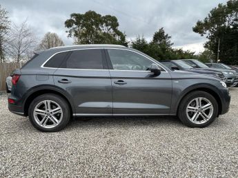 AUDI Q5 2.0 TDI S line