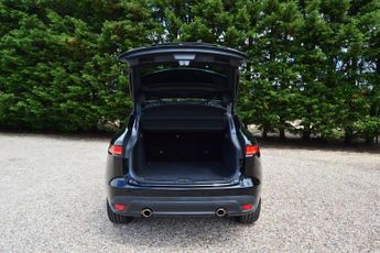 JAGUAR F-PACE 2.0 P300 R-Sport