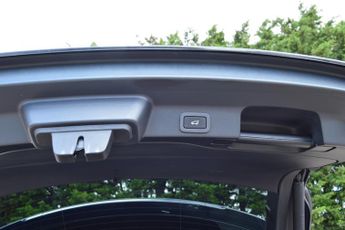 JAGUAR F-PACE 2.0 P300 R-Sport