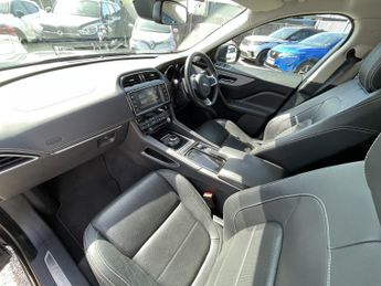 JAGUAR F-PACE 2.0 P300 R-Sport