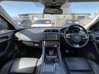 JAGUAR F-PACE 2.0 P300 R-Sport