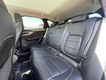 JAGUAR F-PACE 2.0 P300 R-Sport