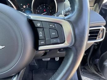 JAGUAR F-PACE 2.0 P300 R-Sport
