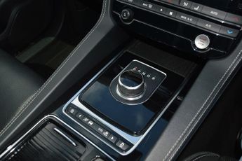 JAGUAR F-PACE 2.0 P300 R-Sport