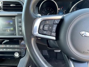 JAGUAR F-PACE 2.0 P300 R-Sport
