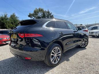 JAGUAR F-PACE 2.0 P300 R-Sport