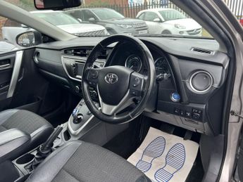 TOYOTA AURIS 1.8 VVT-h Excel