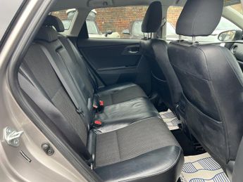 TOYOTA AURIS 1.8 VVT-h Excel