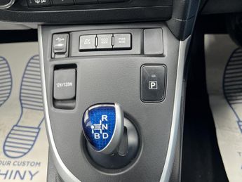 TOYOTA AURIS 1.8 VVT-h Excel