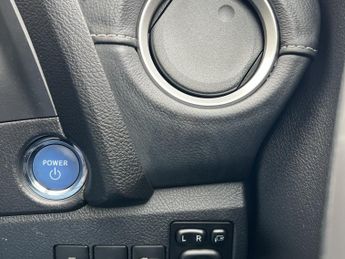 TOYOTA AURIS 1.8 VVT-h Excel