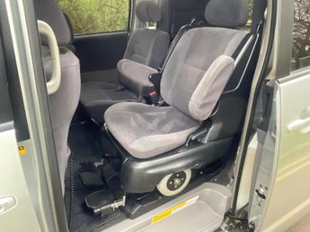 TOYOTA VOXY Wheelchair Accessible MPV
