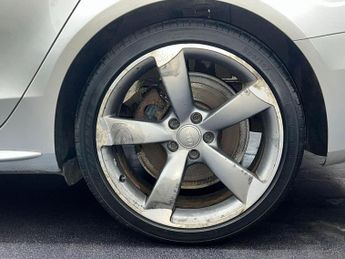 AUDI A4 AVANT 2.0 TDI Black Edition Multitronic Euro 5 (s/s) 5dr