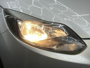 FORD FOCUS 1.6 Zetec Euro 5 5dr