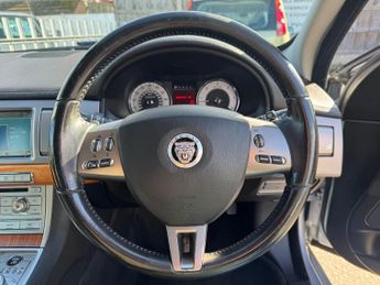 JAGUAR XF 3.0d V6 Luxury Auto Euro 5 4dr