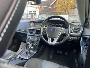 VOLVO V40 1.6 T4 SE Hatchback 5dr Petrol Powershift Euro 5 (s/s) (180 ps)