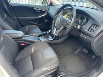 VOLVO V40 1.6 T4 SE Hatchback 5dr Petrol Powershift Euro 5 (s/s) (180 ps)