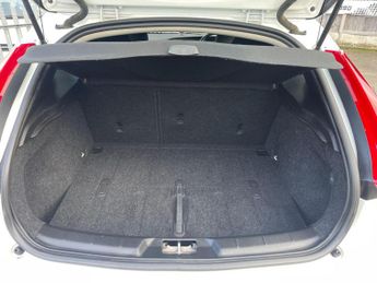 VOLVO V40 1.6 T4 SE Hatchback 5dr Petrol Powershift Euro 5 (s/s) (180 ps)
