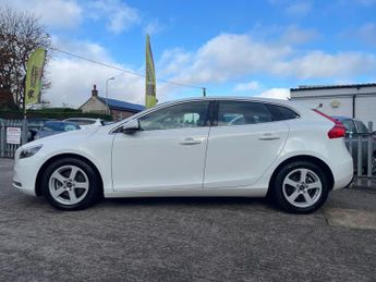 VOLVO V40 1.6 T4 SE Hatchback 5dr Petrol Powershift Euro 5 (s/s) (180 ps)
