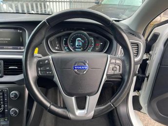 VOLVO V40 1.6 T4 SE Hatchback 5dr Petrol Powershift Euro 5 (s/s) (180 ps)