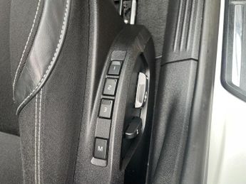 VOLVO V40 1.6 T4 SE Hatchback 5dr Petrol Powershift Euro 5 (s/s) (180 ps)