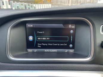 VOLVO V40 1.6 T4 SE Hatchback 5dr Petrol Powershift Euro 5 (s/s) (180 ps)