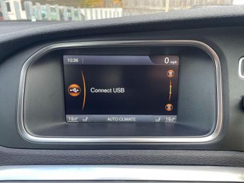 VOLVO V40 1.6 T4 SE Hatchback 5dr Petrol Powershift Euro 5 (s/s) (180 ps)