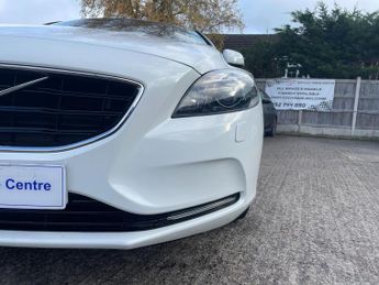 VOLVO V40 1.6 T4 SE Hatchback 5dr Petrol Powershift Euro 5 (s/s) (180 ps)