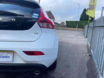 VOLVO V40 1.6 T4 SE Hatchback 5dr Petrol Powershift Euro 5 (s/s) (180 ps)