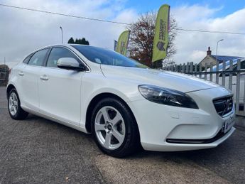 VOLVO V40 1.6 T4 SE Nav