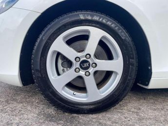 VOLVO V40 1.6 T4 SE Hatchback 5dr Petrol Powershift Euro 5 (s/s) (180 ps)