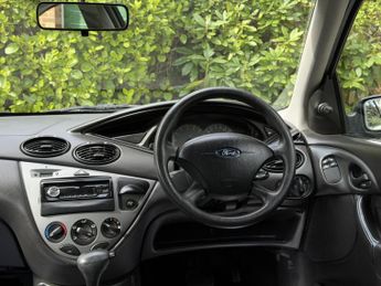 FORD FOCUS 1.6 i 16v Zetec