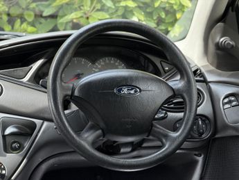 FORD FOCUS 1.6 i 16v Zetec