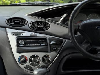 FORD FOCUS 1.6 i 16v Zetec