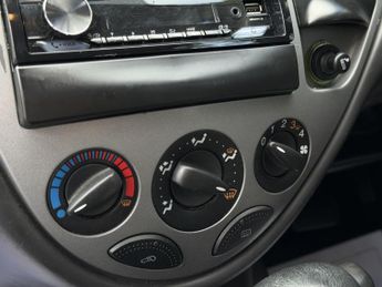 FORD FOCUS 1.6 i 16v Zetec