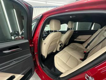 JAGUAR XE 2.0d Prestige Auto Euro 6 (s/s) 4dr