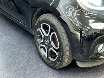 SMART FORFOUR EQ 17.6kWh Prime (Premium Plus) Auto 5dr (22kW Charger)