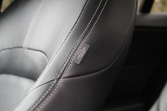 JAGUAR XE 2.0 P250i R-Dynamic SE