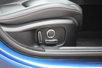 JAGUAR XE 2.0 P250i R-Dynamic SE
