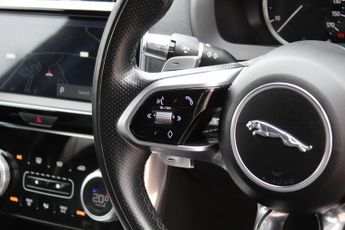 JAGUAR XE 2.0 P250i R-Dynamic SE